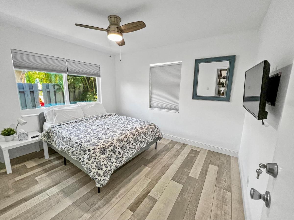 Stylish & Cozy Escape Near The Beach- Free Parking, Backyard, Private, Bbq Pompano Beach Esterno foto
